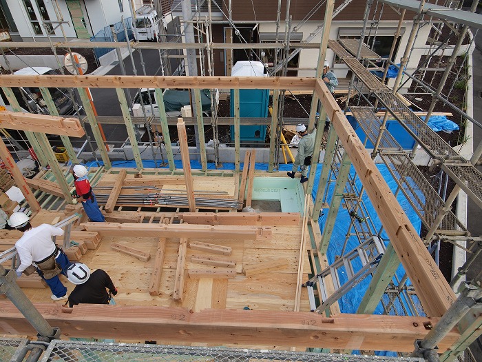 富士市新築住宅　二階リビングの家上棟作業