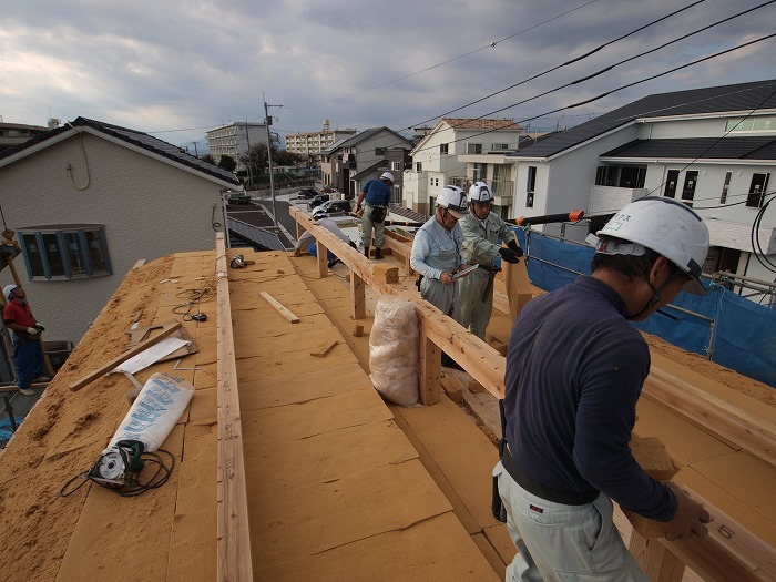 茅葺き屋根のような涼しい家を目指す