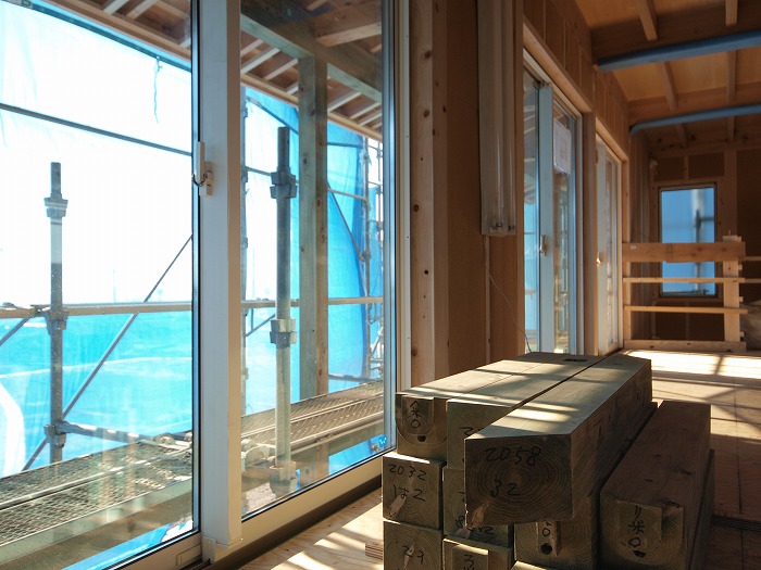 静岡県富士市の新築住宅　二階リビングの家ウッドバルコニー材