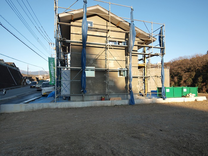 三島市新築住宅　薪ストーブの家　シックイ下地