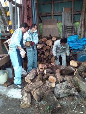 薪置き場の薪大移動