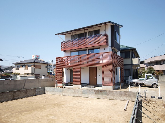 静岡県三島市　木造三階建て新築住宅　外観