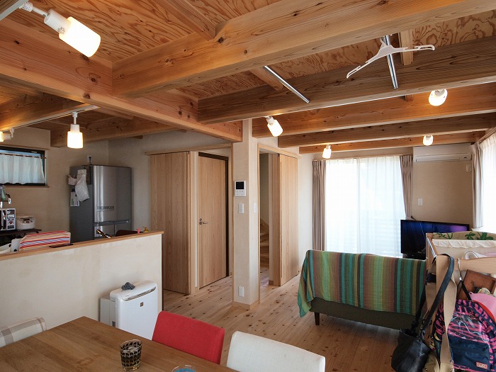 静岡県三島市　木造三階建て新築住宅　リビング