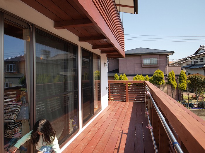 静岡県三島市　木造三階建て新築住宅　ウッドバルコニー