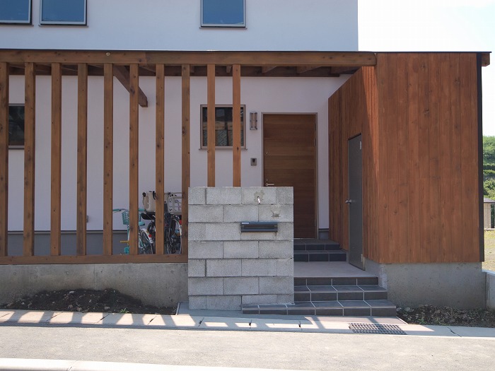 三島市新築住宅　モルタル造形施工前の門柱