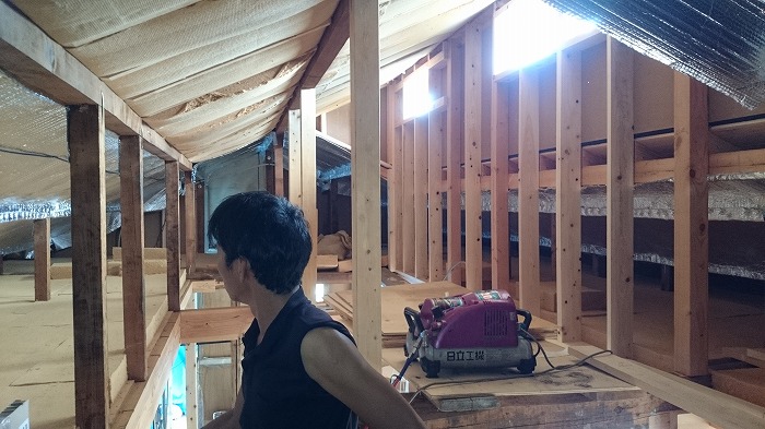 富士市　リノベーション　屋根の木質繊維断熱材