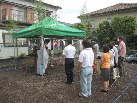 地鎮祭が終り掘り方着工