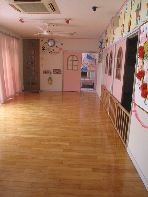 保育園の床塗装