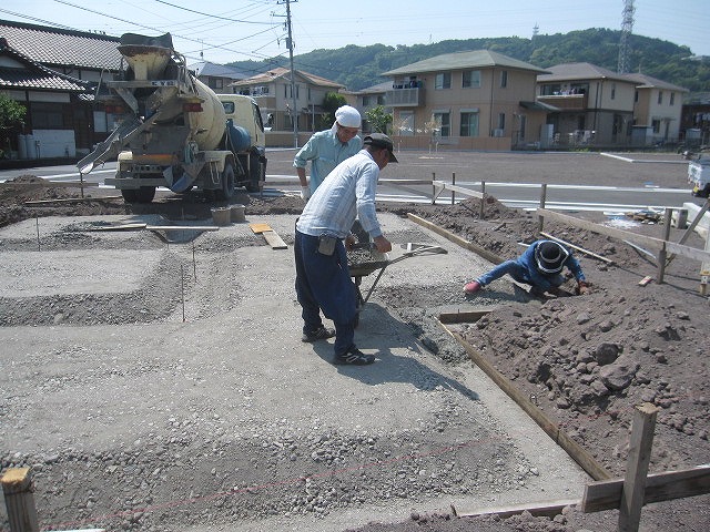 基礎工事の着工