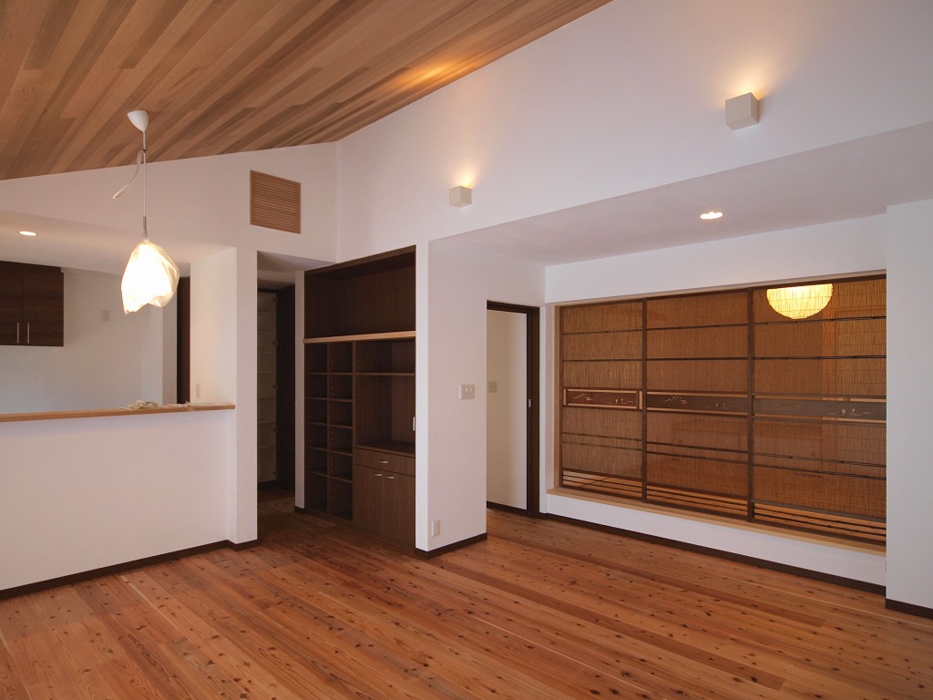 和室は、ふすまと、建替え前の家で使われていた簾戸の二種類を使えるようにした。