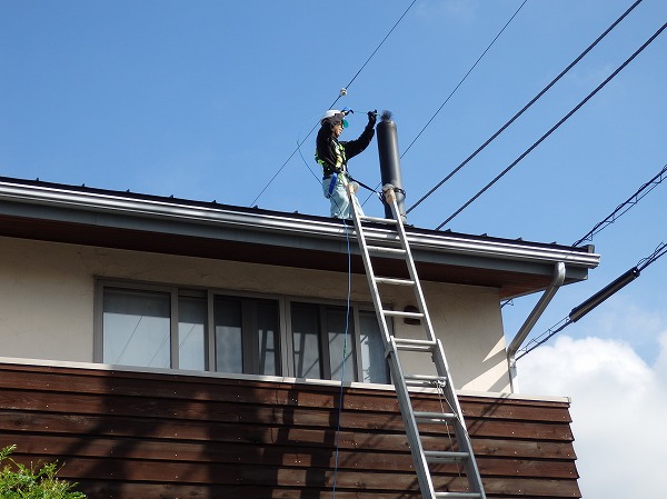 今年も煙突掃除が始まりました。