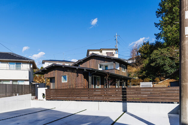 日本の伝統建築の良さを生かした深い軒の家