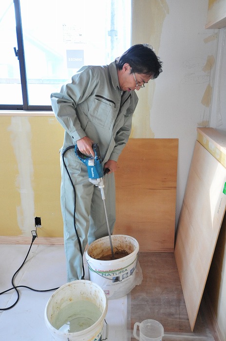 静岡県三島市の新築住宅 珪藻土DIY 水練り