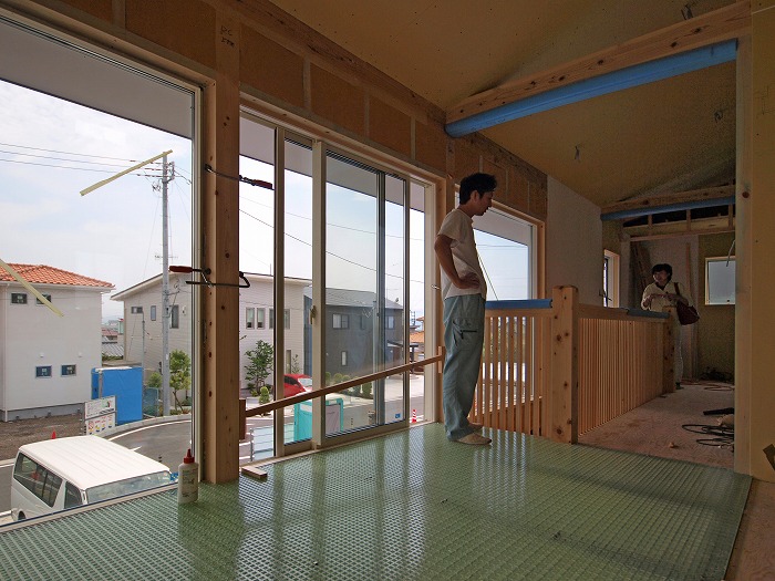 富士宮市新築住宅 薪ストーブの家のグレーチングの床