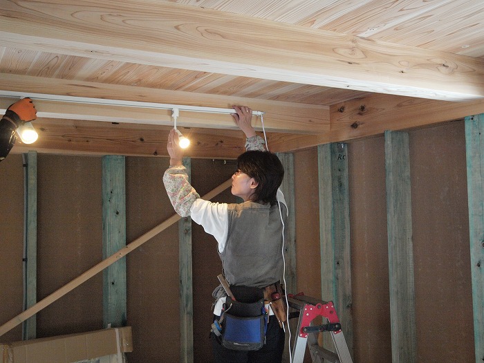 富士宮市新築住宅 LEDの高さ合わせ