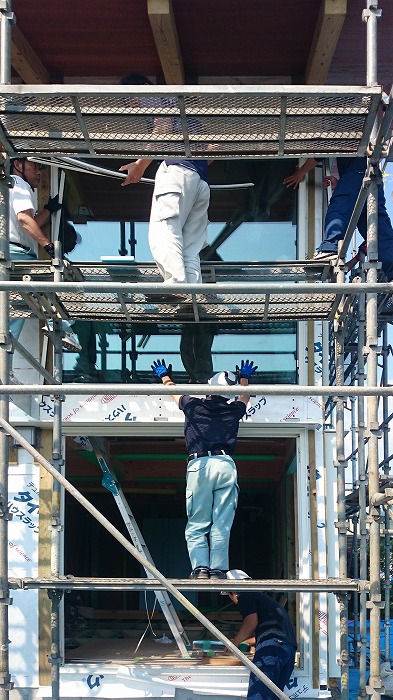 富士宮市新築住宅 薪ストーブの家 ガラス工事